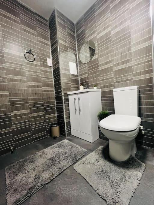 Superb 2 Bedroom Apartment With Free Parking Edinburgh Exterior photo